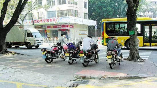 摩托佬，廣州“孤膽英雄”