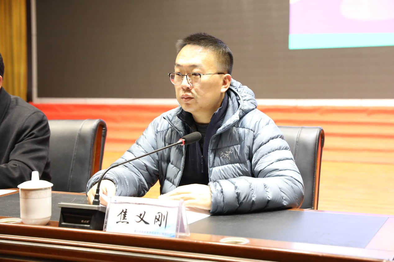 D:\Users\Desktop\【青少年財經(jīng)素養(yǎng)實踐中心】項目\稿件照片\揭牌儀式\深圳市隨手科技副總裁焦義剛.JPG