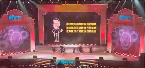 我哋呢班打工仔，日日做奴隸，仲要落班彩排搞年會