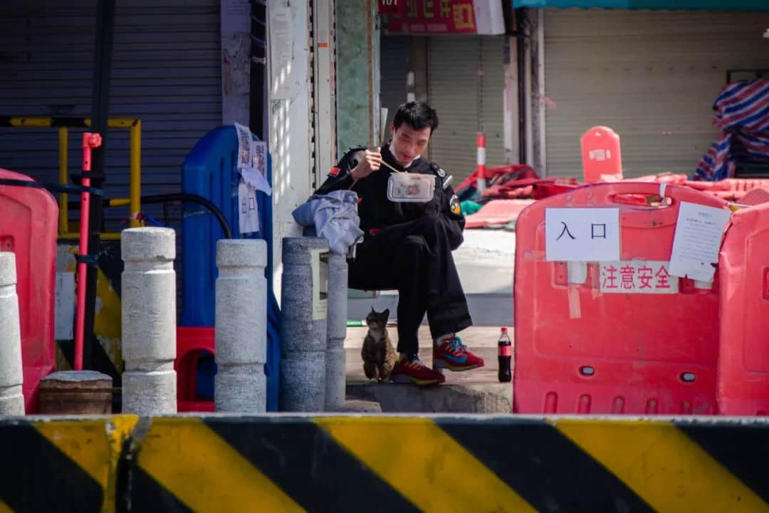 疫情下的城市——廣州服裝專業(yè)市場實錄 疫情下的城市——廣州服裝專業(yè)市場實錄