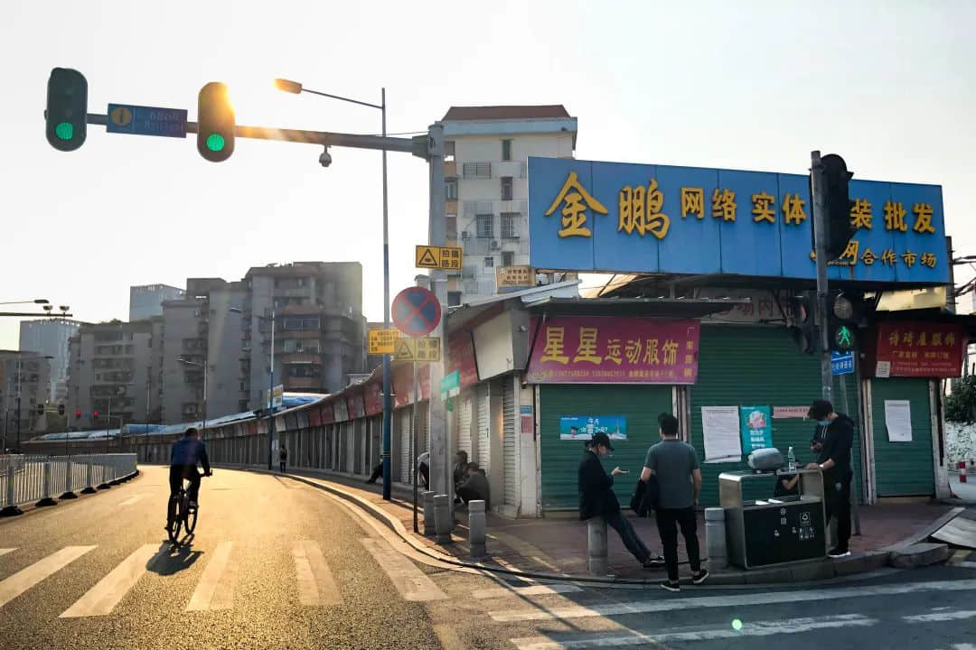 疫情下的城市——廣州服裝專業(yè)市場實錄 疫情下的城市——廣州服裝專業(yè)市場實錄