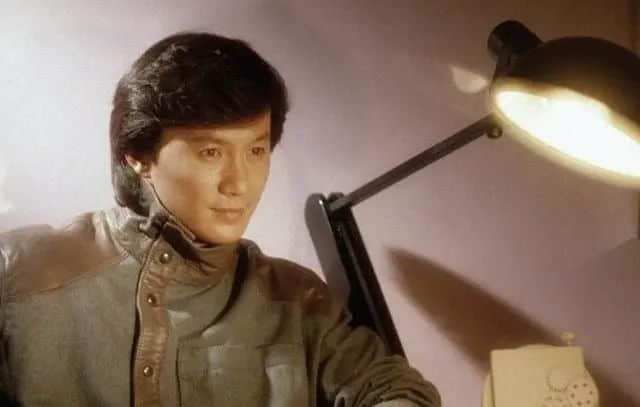 年輕人：“許冠杰是誰？”