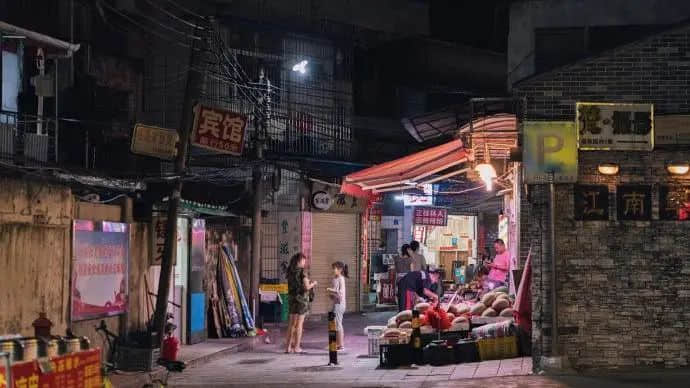 真正決定廣州氣質(zhì)的，是生活在底層的小市民｜對(duì)話《廣州傳》作者葉曙明