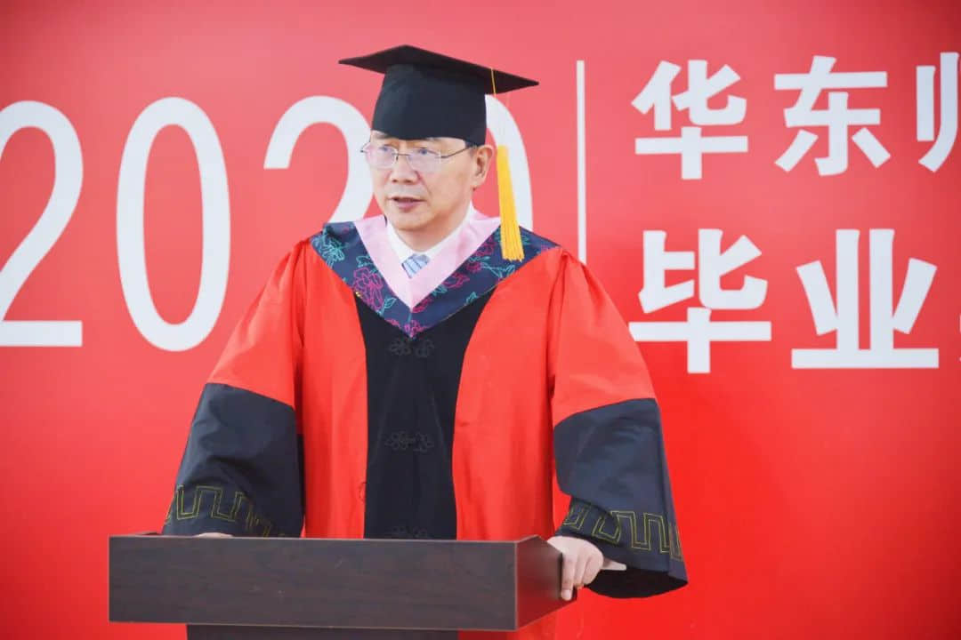 畢業(yè)季丨朱國(guó)華：如果外部環(huán)境期待我們?nèi)鲋e，我們至少保持沉默