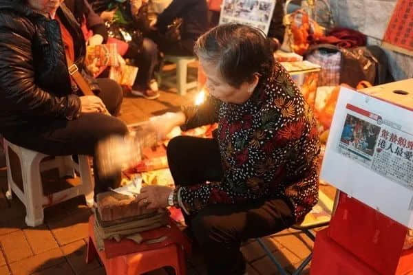 想搞掂特朗普，必須求助天橋底嘅神秘組織？