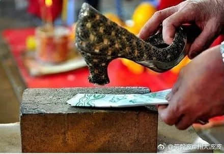 想搞掂特朗普，必須求助天橋底嘅神秘組織？
