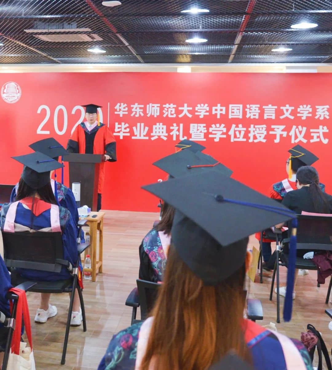 畢業(yè)季丨朱國(guó)華：如果外部環(huán)境期待我們?nèi)鲋e，我們至少保持沉默