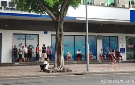 老人沒有智能手機，不配活在現(xiàn)代社會？