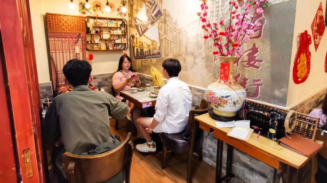 廣州80后女生在天河CBD織夢，只為重溫童年時(shí)的街坊茶樓