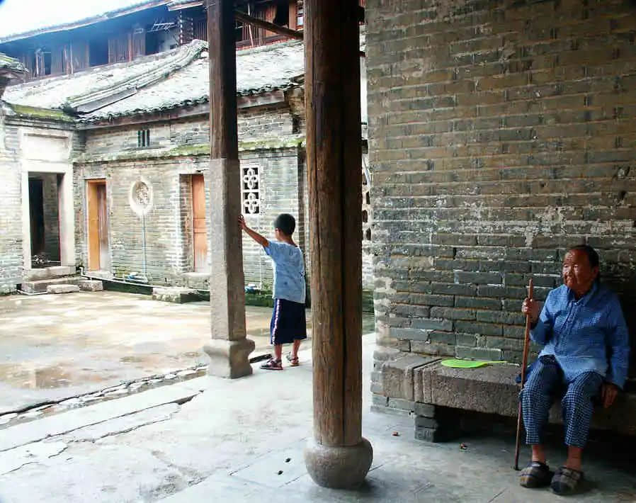 悲情鄉(xiāng)村 留守之殤 || 莫依慈