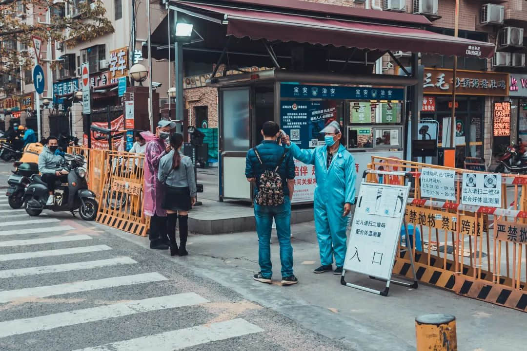 四年來(lái)，他們用鏡頭記錄了50萬(wàn)廣州人的動(dòng)人瞬間……