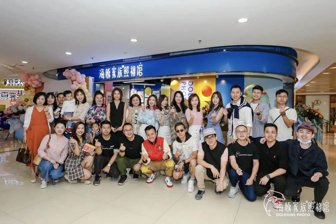 四年來(lái)，他們用鏡頭記錄了50萬(wàn)廣州人的動(dòng)人瞬間……