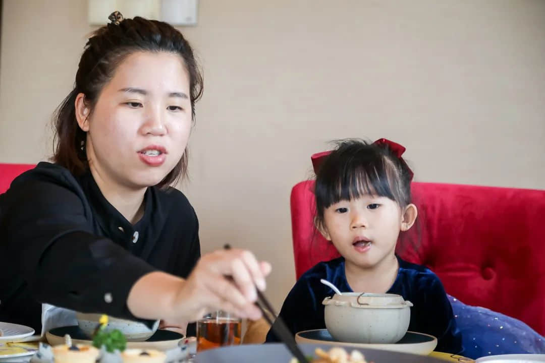 廣東人的餐桌禮儀：不僅要尊重人，也要尊重食物