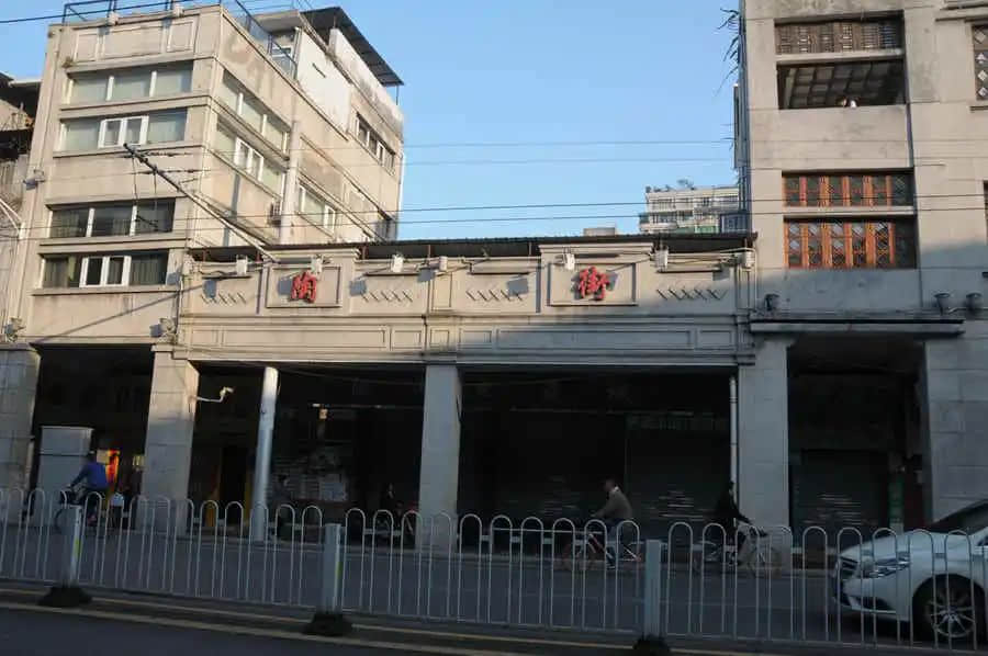 光塔街曾百業(yè)繁興，米粒之珠，也放光芒