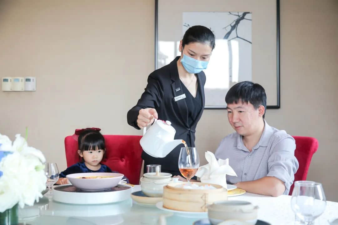 廣東人的餐桌禮儀：不僅要尊重人，也要尊重食物