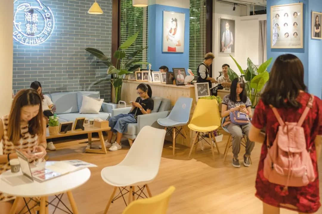 四年來(lái)，他們用鏡頭記錄了50萬(wàn)廣州人的動(dòng)人瞬間……