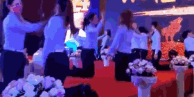 “為年會奮不顧身的我，穿上了老婆的蓬蓬裙......”