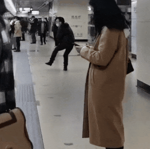 “為年會奮不顧身的我，穿上了老婆的蓬蓬裙......”