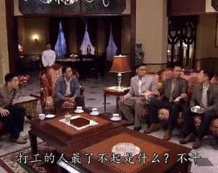 “為年會奮不顧身的我，穿上了老婆的蓬蓬裙......”