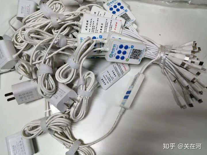 “為年會奮不顧身的我，穿上了老婆的蓬蓬裙......”