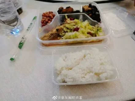 “為年會奮不顧身的我，穿上了老婆的蓬蓬裙......”