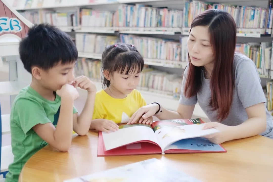 這群廣州年輕人，為讓下一代講粵語(yǔ)，已經(jīng)日更了2000個(gè)睡前故事