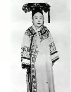 140歲的陶陶居，應(yīng)該堅(jiān)守情懷，還是緊貼時(shí)代？