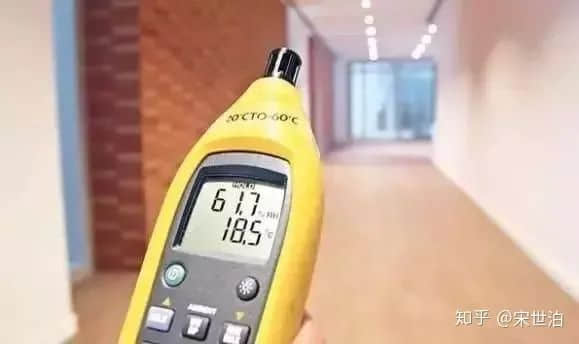 地鐵冇冷氣、公交在限速......廣州打工仔通勤有幾難？
