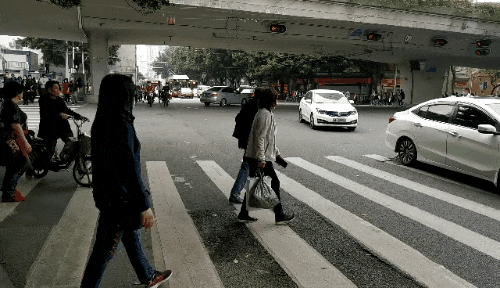 電動(dòng)單車(chē)的快樂(lè)，廣州交通的痛點(diǎn)