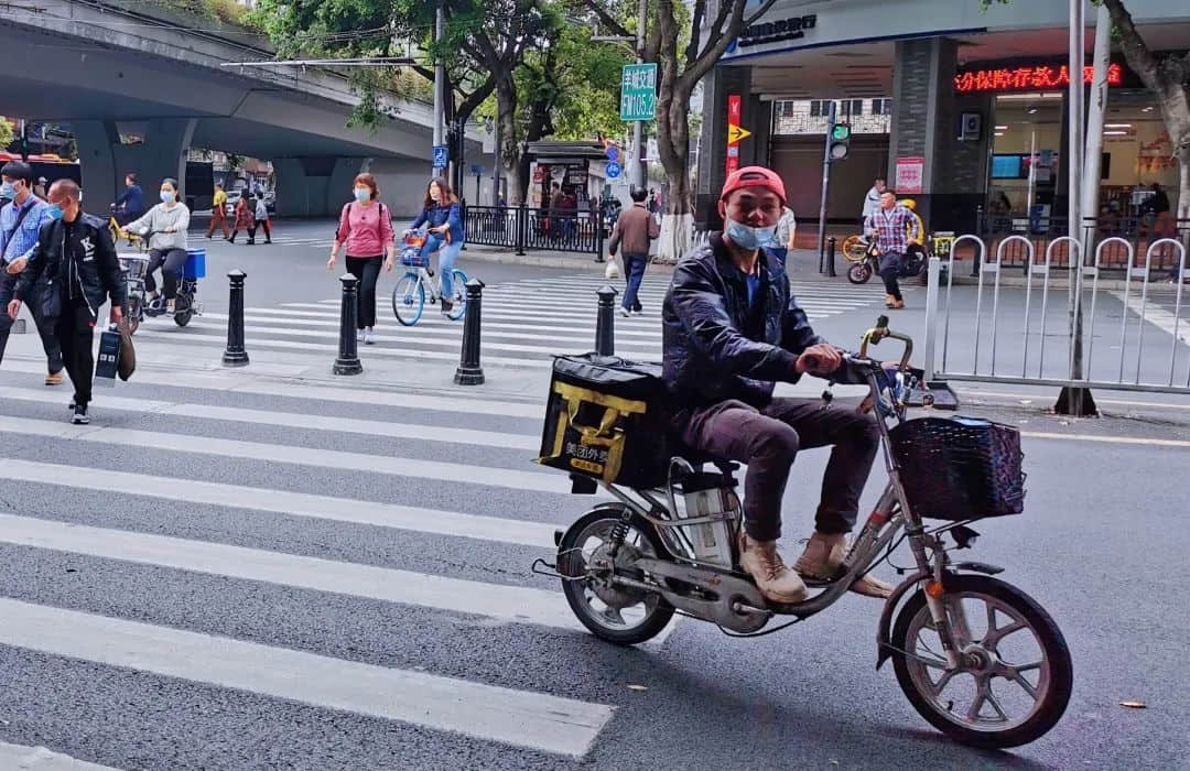 電動(dòng)單車(chē)的快樂(lè)，廣州交通的痛點(diǎn)