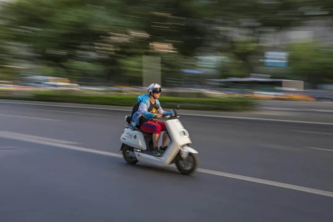 電動(dòng)單車(chē)的快樂(lè)，廣州交通的痛點(diǎn)