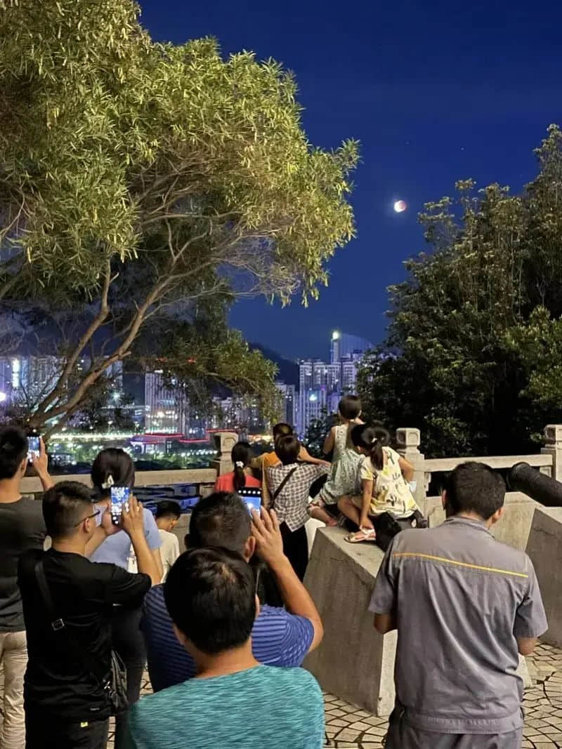 昨夜奇跡，上下九重現(xiàn)人山人海光輝歲月！？