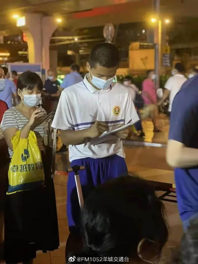 昨夜奇跡，上下九重現人山人海光輝歲月??？