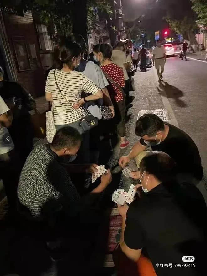 昨夜奇跡，上下九重現(xiàn)人山人海光輝歲月??？