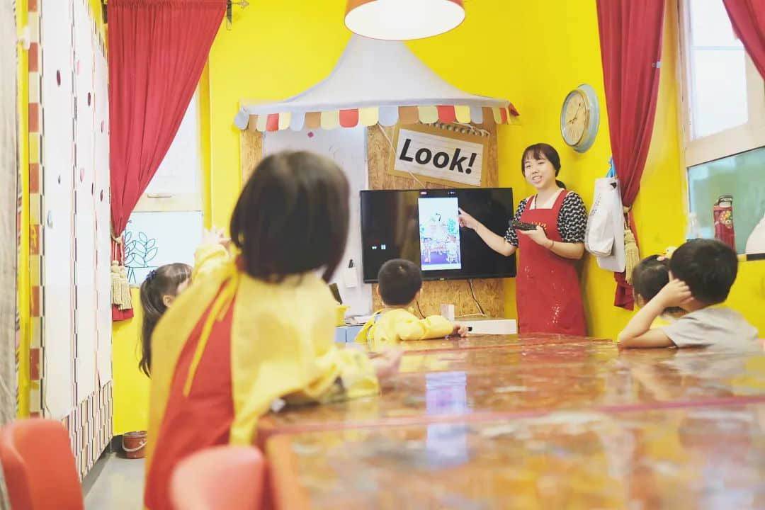 教育內(nèi)卷時代，廣美畢業(yè)的她卻選擇教孩子如何感受美