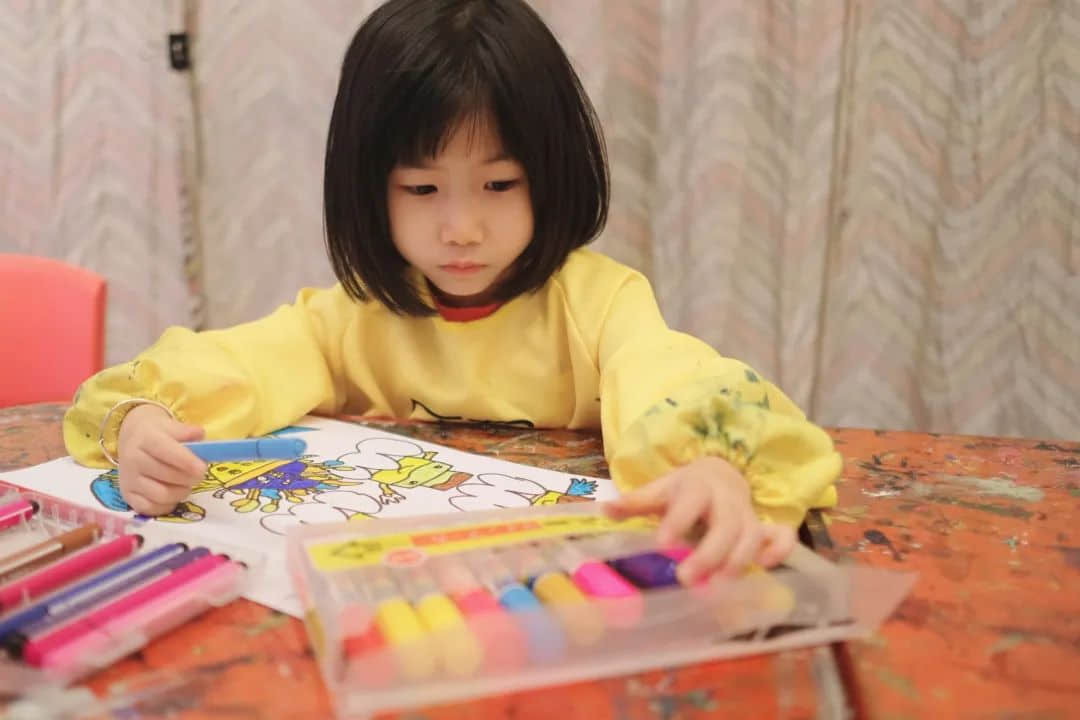 教育內(nèi)卷時代，廣美畢業(yè)的她卻選擇教孩子如何感受美