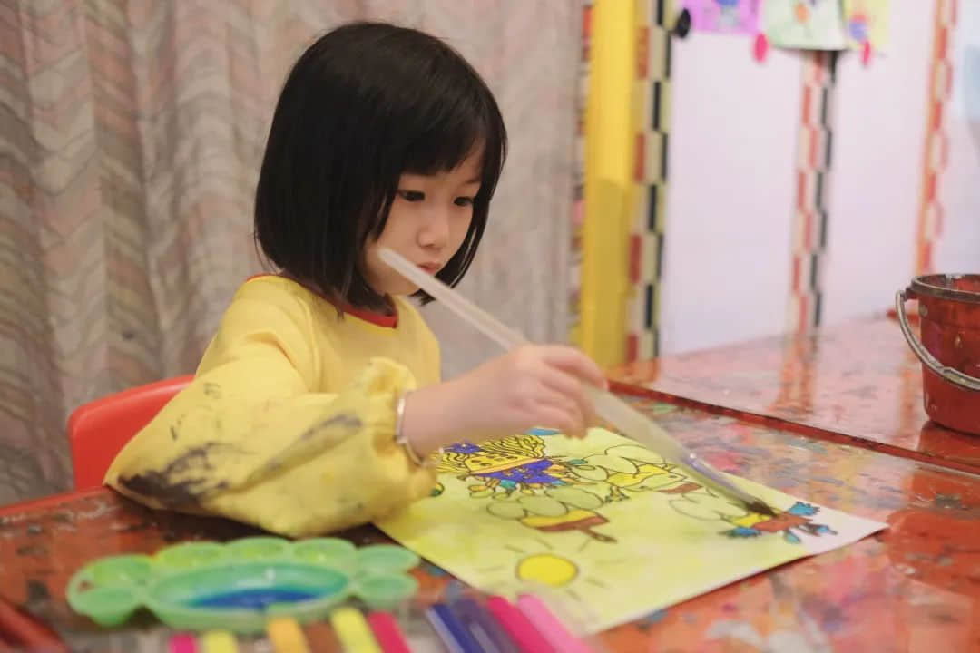 教育內(nèi)卷時代，廣美畢業(yè)的她卻選擇教孩子如何感受美