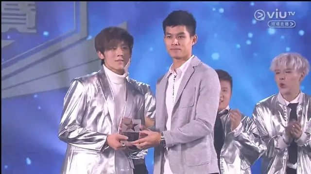 這個(gè)撬動(dòng)香港娛樂(lè)圈的頂流，連TVB和四大天王都不敢得罪他......