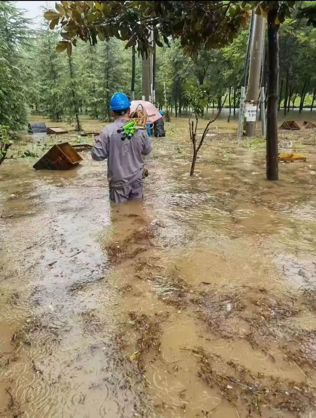 七省馳援！河南暴雨救援電話+緊急求助通道，請擴散！