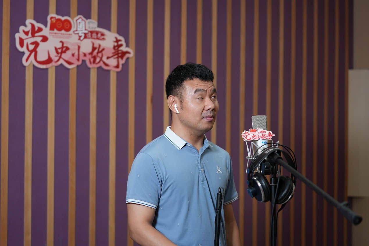 廣圖讀者委員會(huì)成員、視障人士代表阿沖廣圖讀者委員會(huì)代表阿沖為活動(dòng)錄制口號(hào)