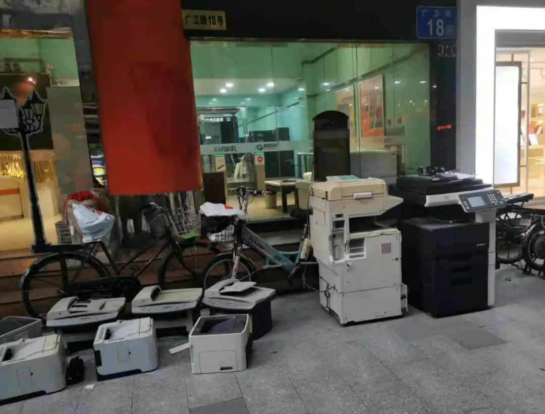 南湖國旅總部搬空懷疑瀕臨倒閉，拖欠消費者和員工巨額款項，歸還無期？