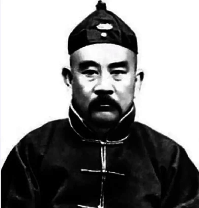 康有為、梁?jiǎn)⒊瑑蓭熗绞窃鯓郁[翻的？