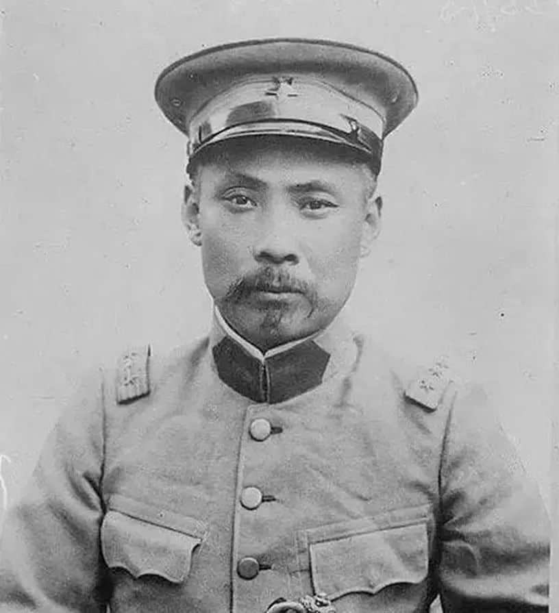 康有為、梁?jiǎn)⒊瑑蓭熗绞窃鯓郁[翻的？
