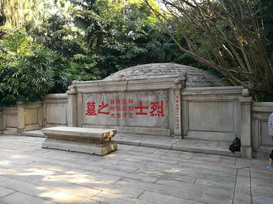 英雄與狗熊:一樣米養(yǎng)百樣人 英雄與狗熊:一樣米養(yǎng)百樣人