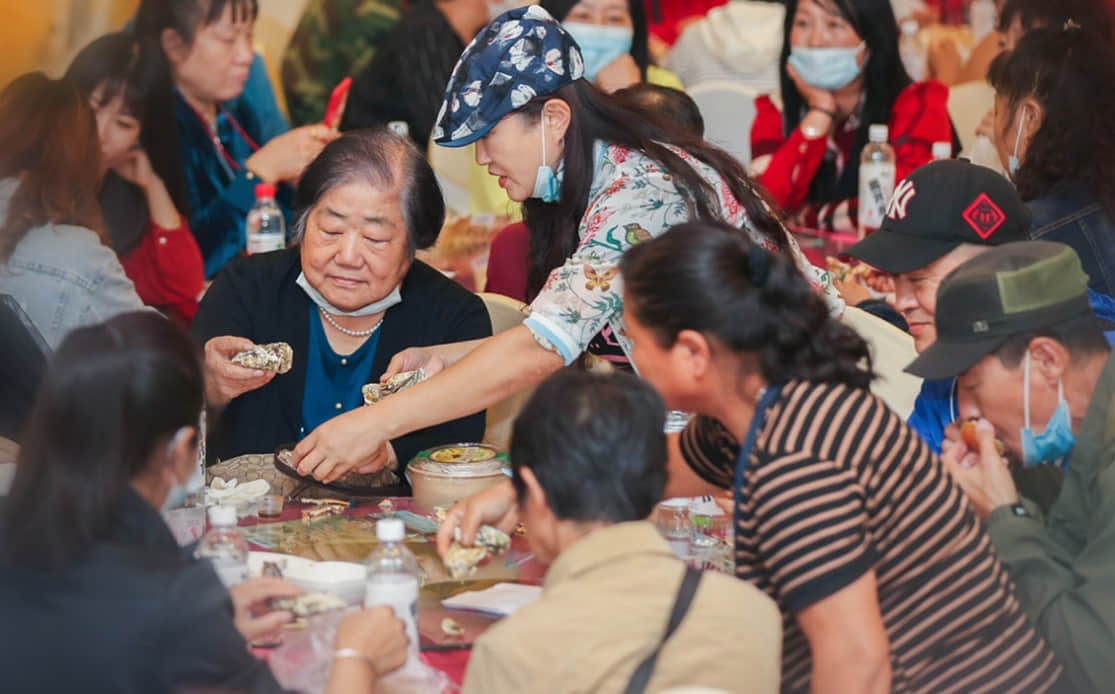 ▲吉林老百姓吃上江蘇固城湖大閘蟹、生蠔 美團(tuán)優(yōu)選供圖