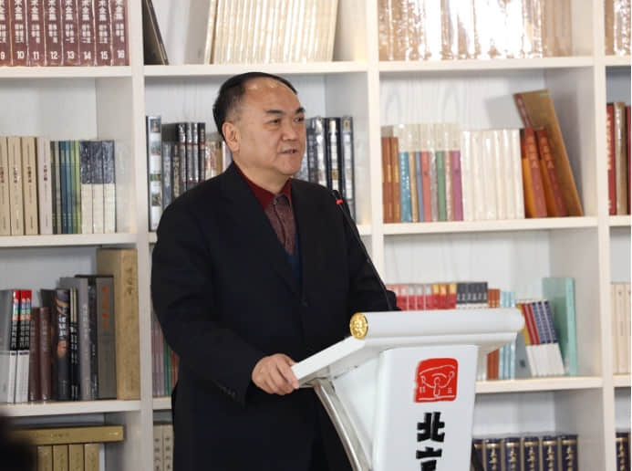 國務(wù)院參事室中央文史館特約研究員、中國工藝美術(shù)協(xié)會(huì)顧問 周鄭生