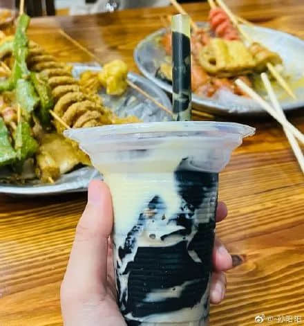 新晉網(wǎng)紅飲料“冰廣式”，飲完會(huì)唔會(huì)瓜老襯？