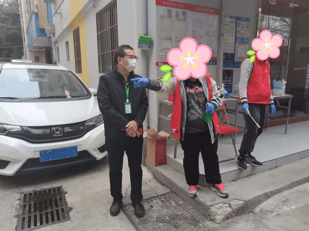 〖深圳遠(yuǎn)東龍崗婦產(chǎn)醫(yī)院院長(zhǎng)房木強(qiáng)親臨一線指導(dǎo)核酸采樣工作〗