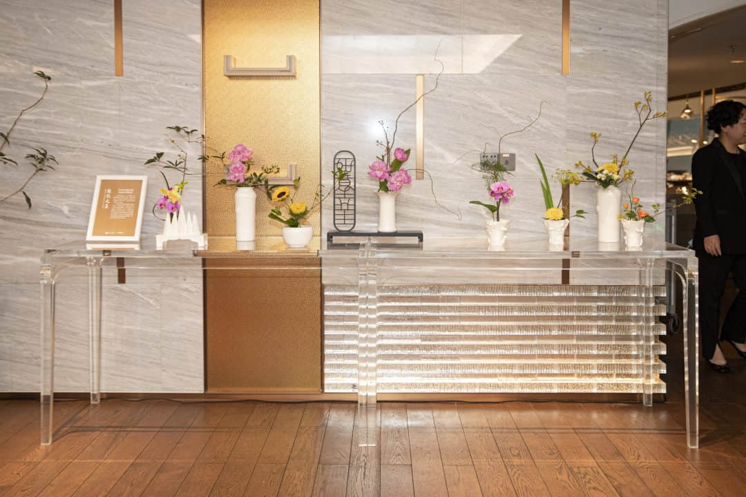 中國(guó)大酒店的文化空間中展示的精美飲食器皿