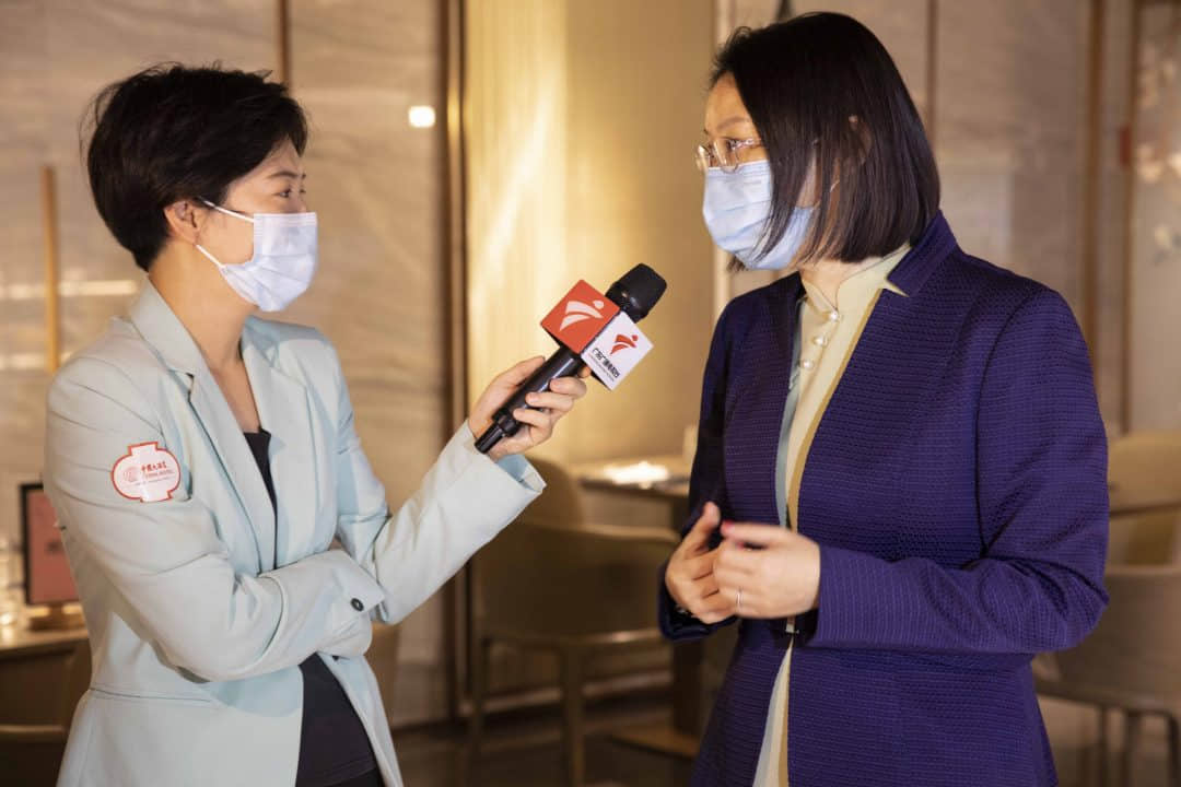廣州博物館副館長(zhǎng)朱曉秋女士接受媒體采訪
